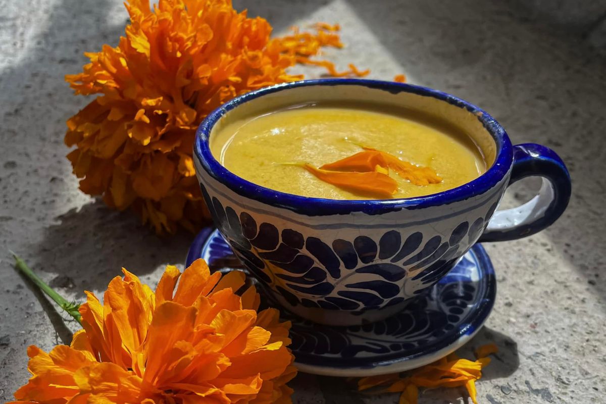 Atole de mandarina y cempasúchil: la bebida tradicional de Jalisco en Día de Muertos