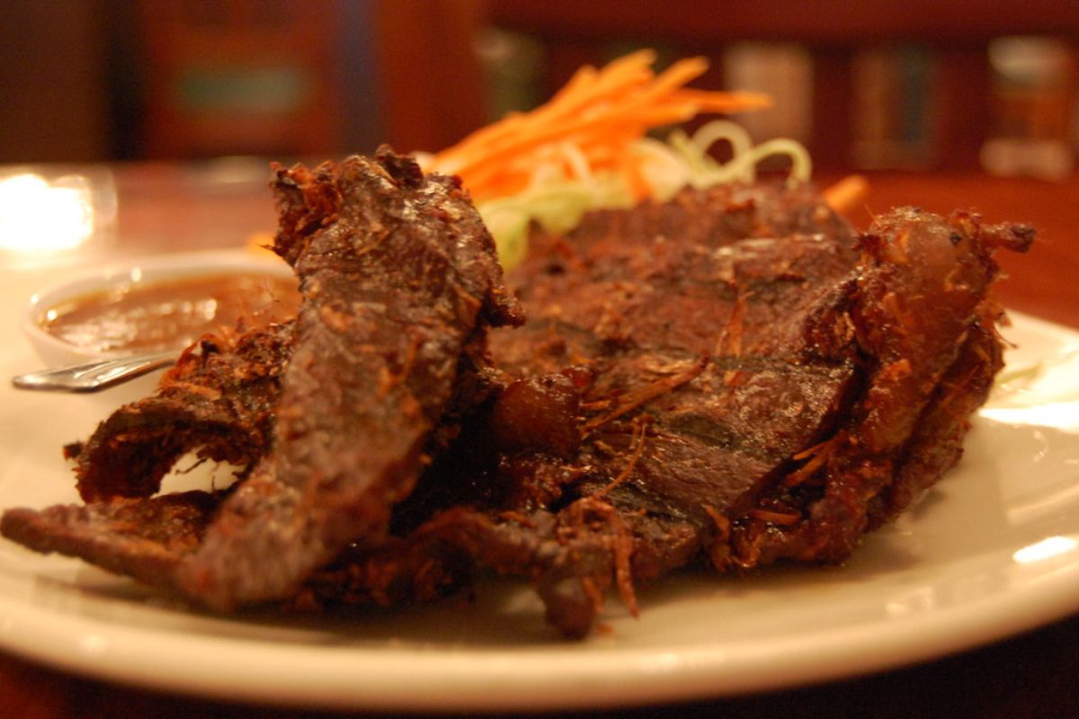 Beef jerky para compartir al centro. Foto de Flickr.