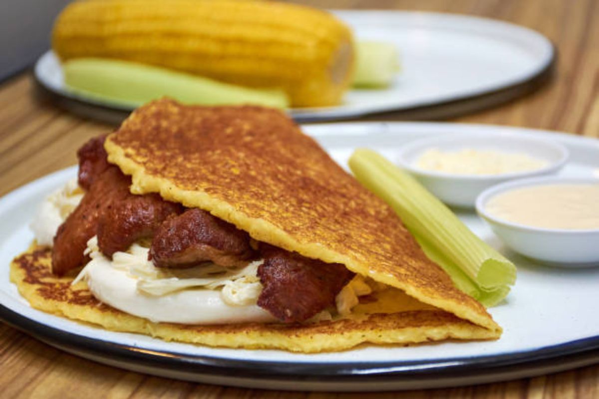 Cachapa con queso y carne de res. Foto de iStock.