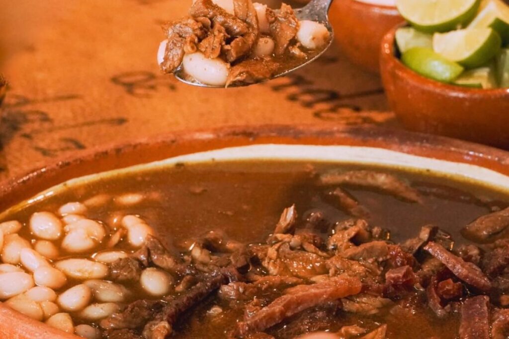 La carne en su jugo es un platillo típico de Guadalajara.