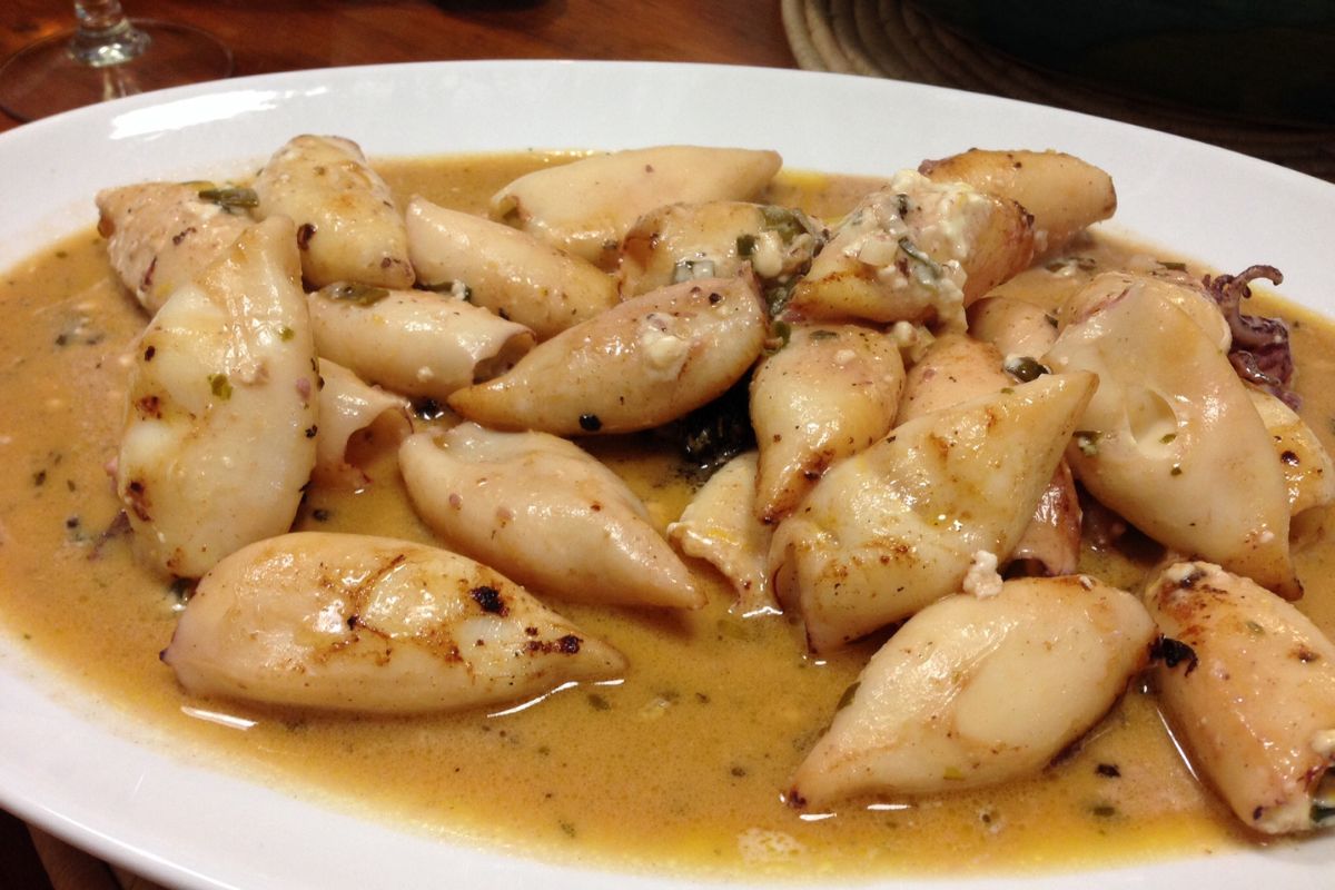 Guisado con calamares. Foto de Flickr.