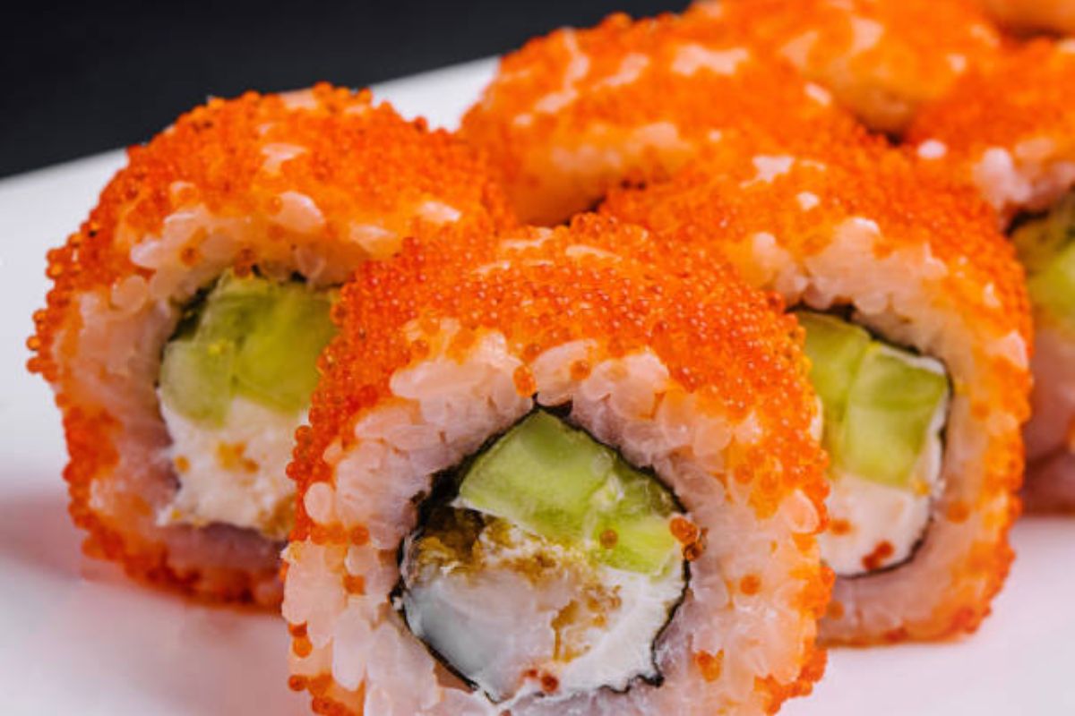 Rollo de sushi con pescado fresco. Foto de Flickr.