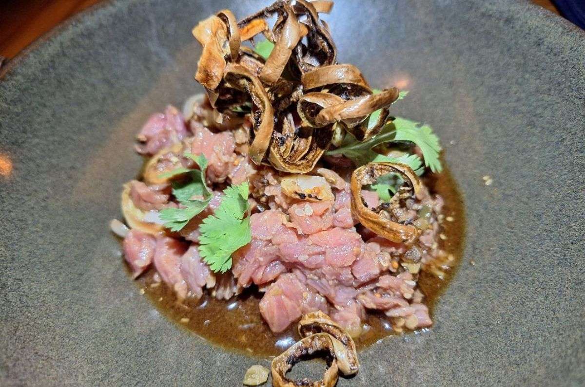 Tartar y chicharrón de chiles, foto de Miriam Carmo