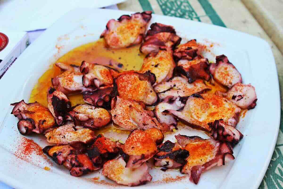 Aperitivo preparado con pulpo y especias picantes. Foto de Flickr.