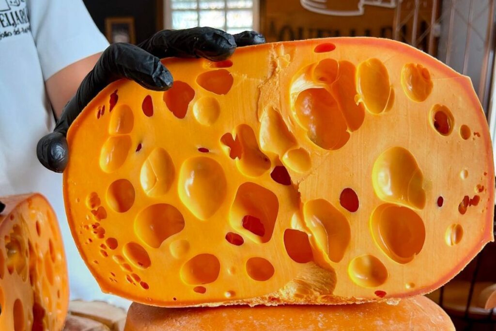 Queso figueira: el queso artesanal que presume un color naranja perfecto