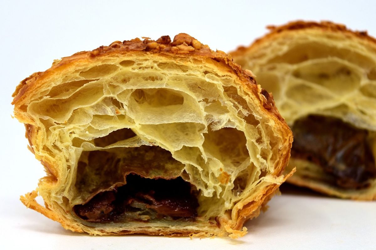 Croissant relleno de chocolate. Foto de Flickr.