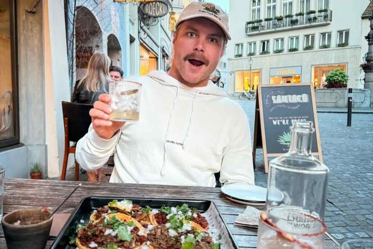 Valtteri disfrutando tacos acompañados de coctel con tequila. Foto de Instagram Valtteri Bottas.