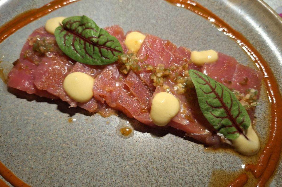 Tataki de atún en restaurante La Marea, foto de Miriam Carmo