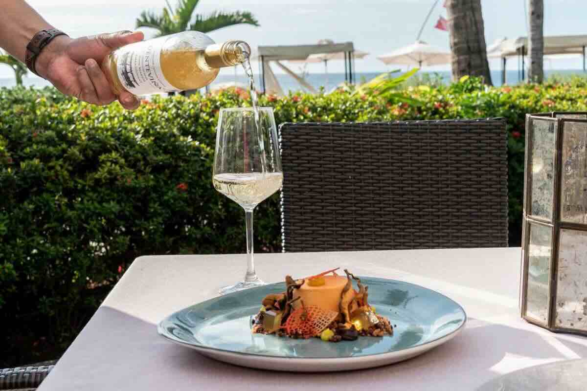 Terraza al aire libre de restaurante. Foto de Instagram Gaviotas.