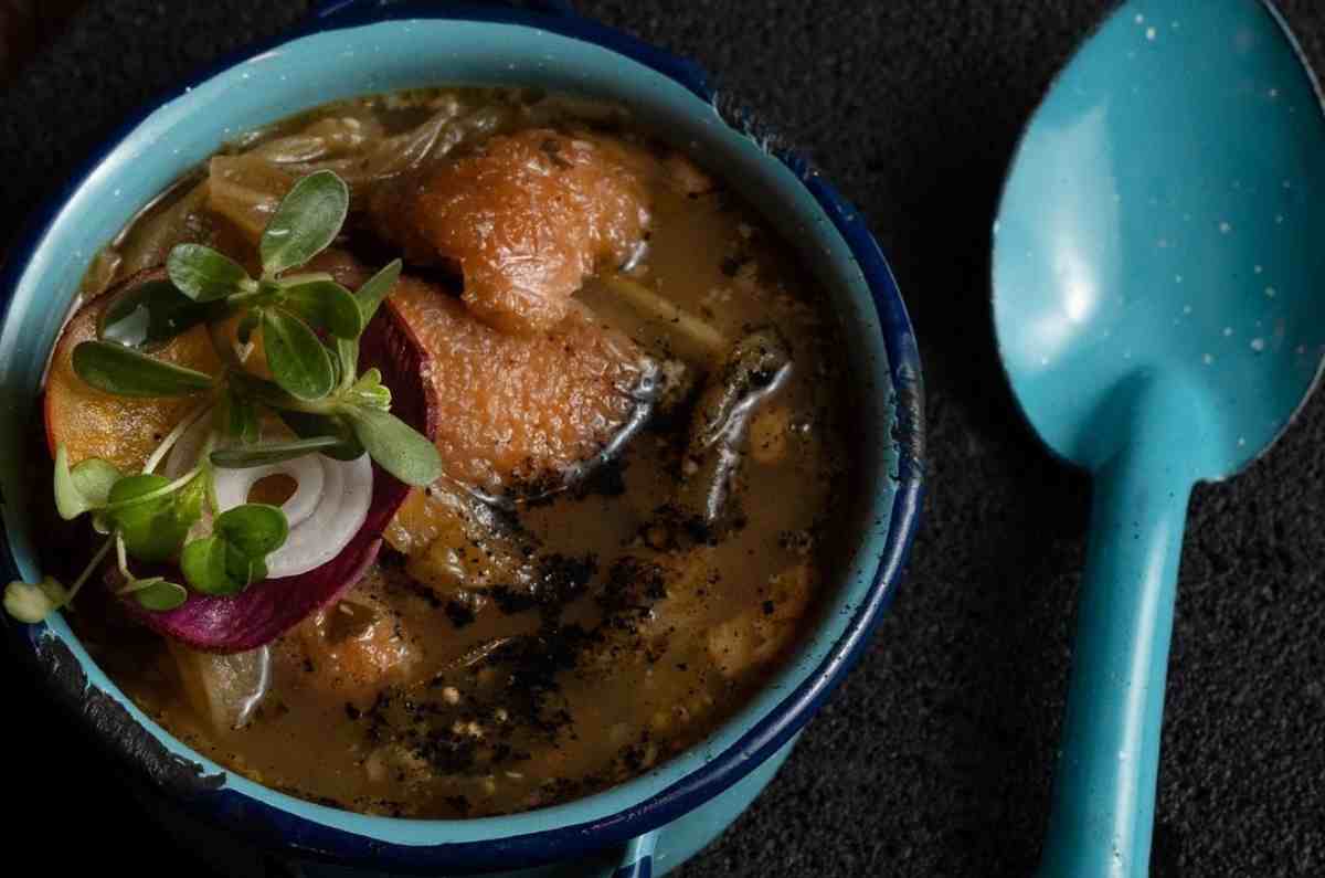 Caldo de capón: el alma culinaria de Guanajuato en un plato