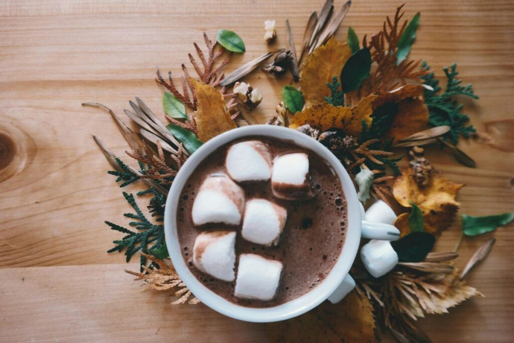 El chocolate caliente es una bebida preferida durante el invierno.