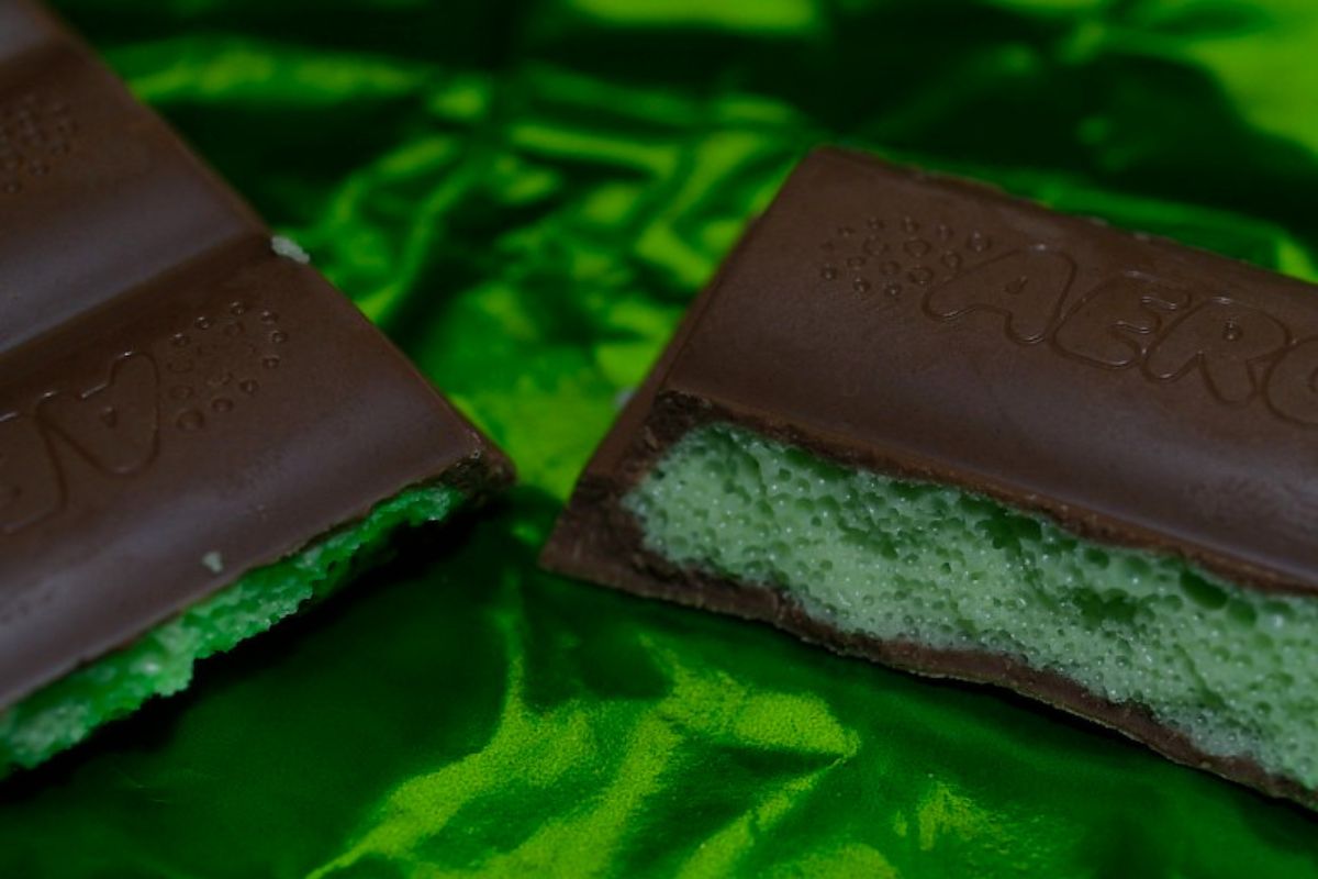 Chocolate con relleno de menta. Foto de Flickr.