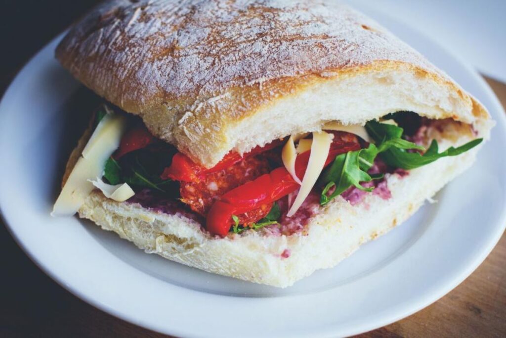 La ciabatta es un pan italiano clásico.