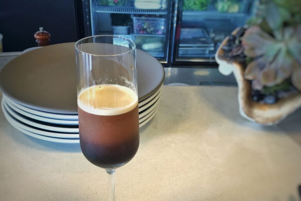 El cold brew nitro es una bebida en tendencia para disfrutar el café frío.