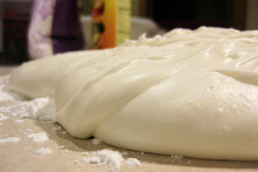 El fondant es una pasta dulce con la que se pueden formar figuras.