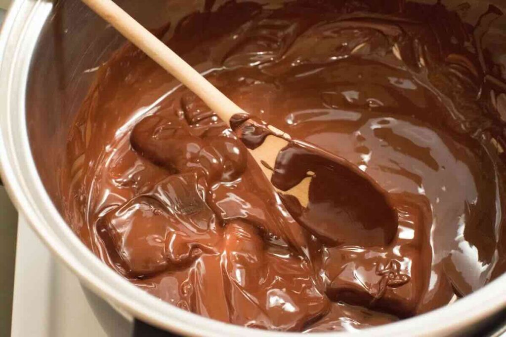 El ganache de chocolate es una preparación común dentro de la pastelería contemporánea.