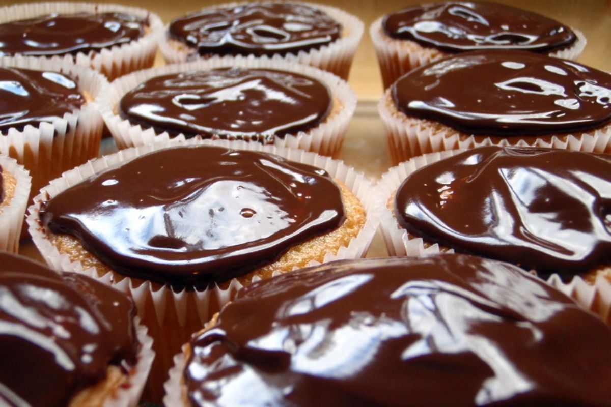 Muffins cubiertos con chocolate. Foto de Flickr.