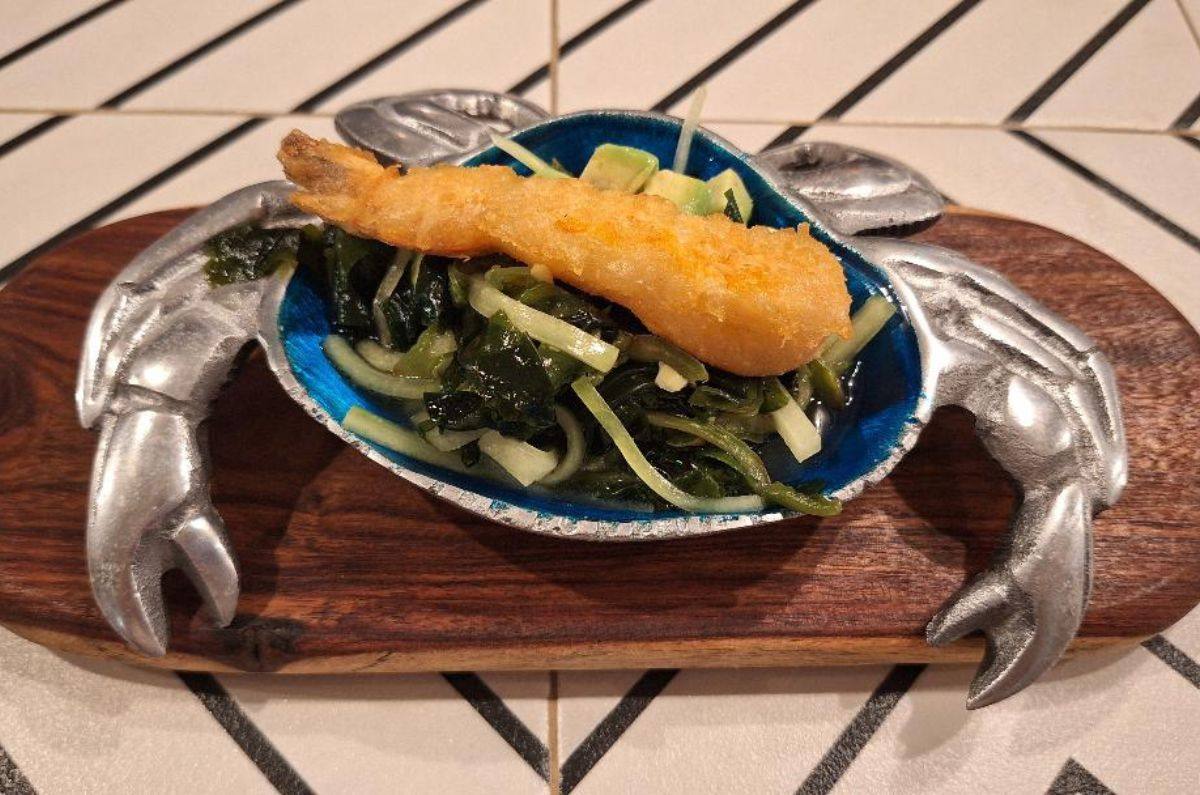 Ensalada de algas con camarón tempura, foto de Miriam Carmo