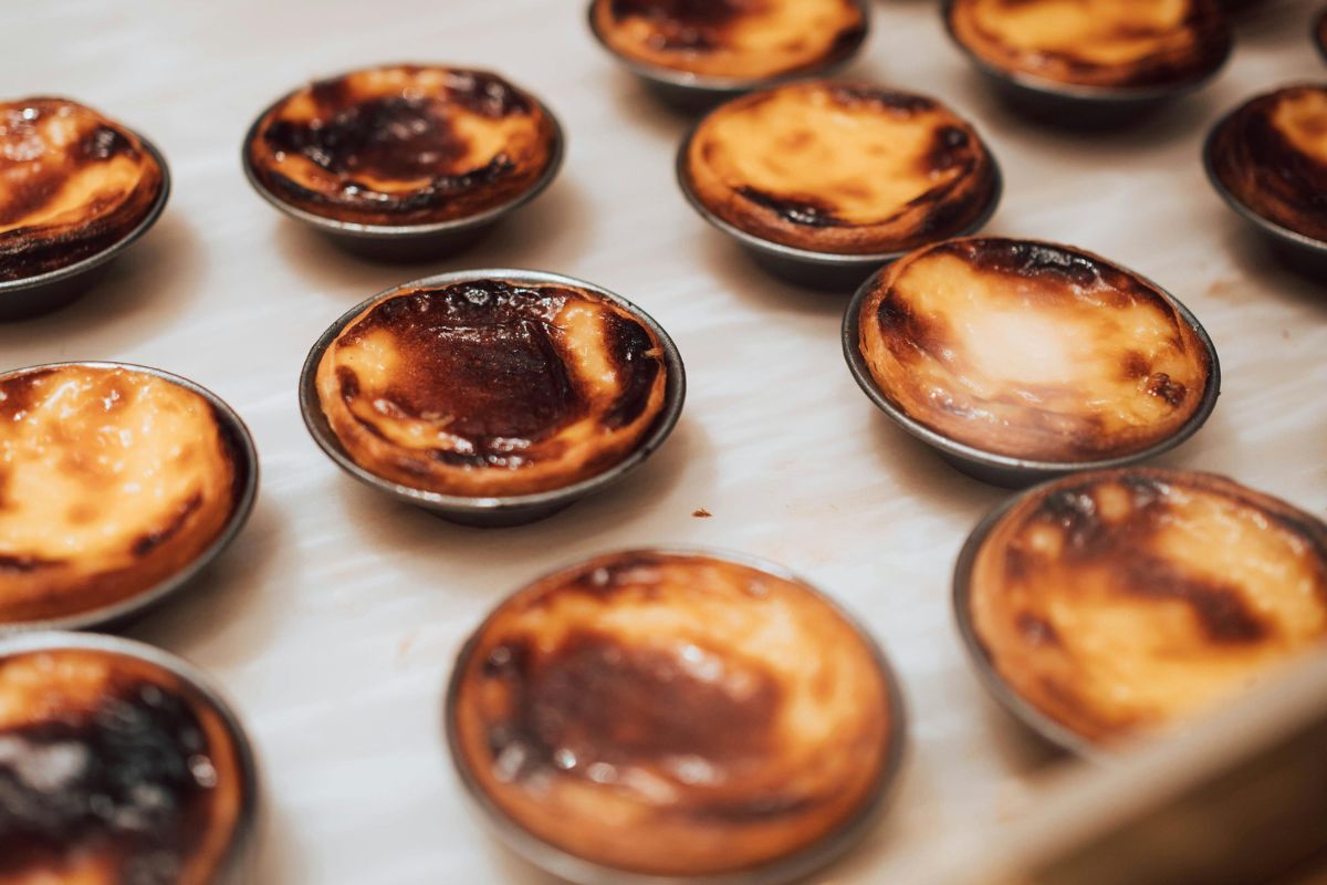 Pasteles de Belém recién horneados. Foto de Pexels.