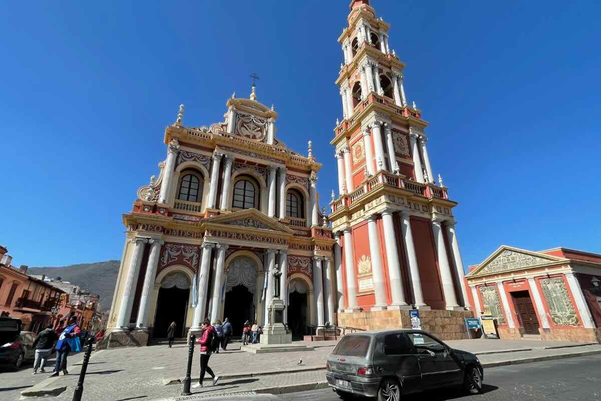 Catedral en el centro de Salta. Foto de Tali Akuka y Andre Madera Ecoturismo Mundo.