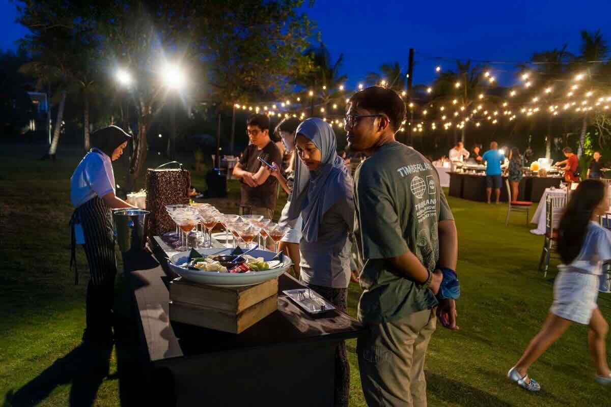 Buffet nocturno. Foto por Sergi Reboredo.