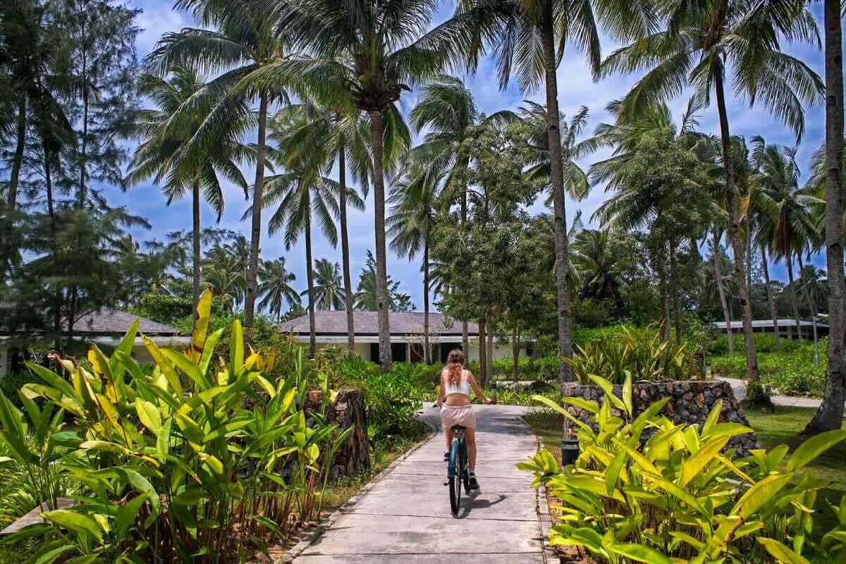 Paseos el bicicleta para recorrer el resort. Foto por Sergi Reboredo.