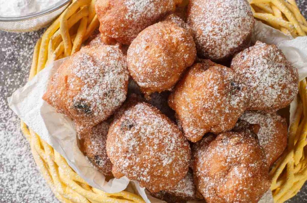 Historia y origen del oliebollen, el antojito callejero holandés de Año Nuevo