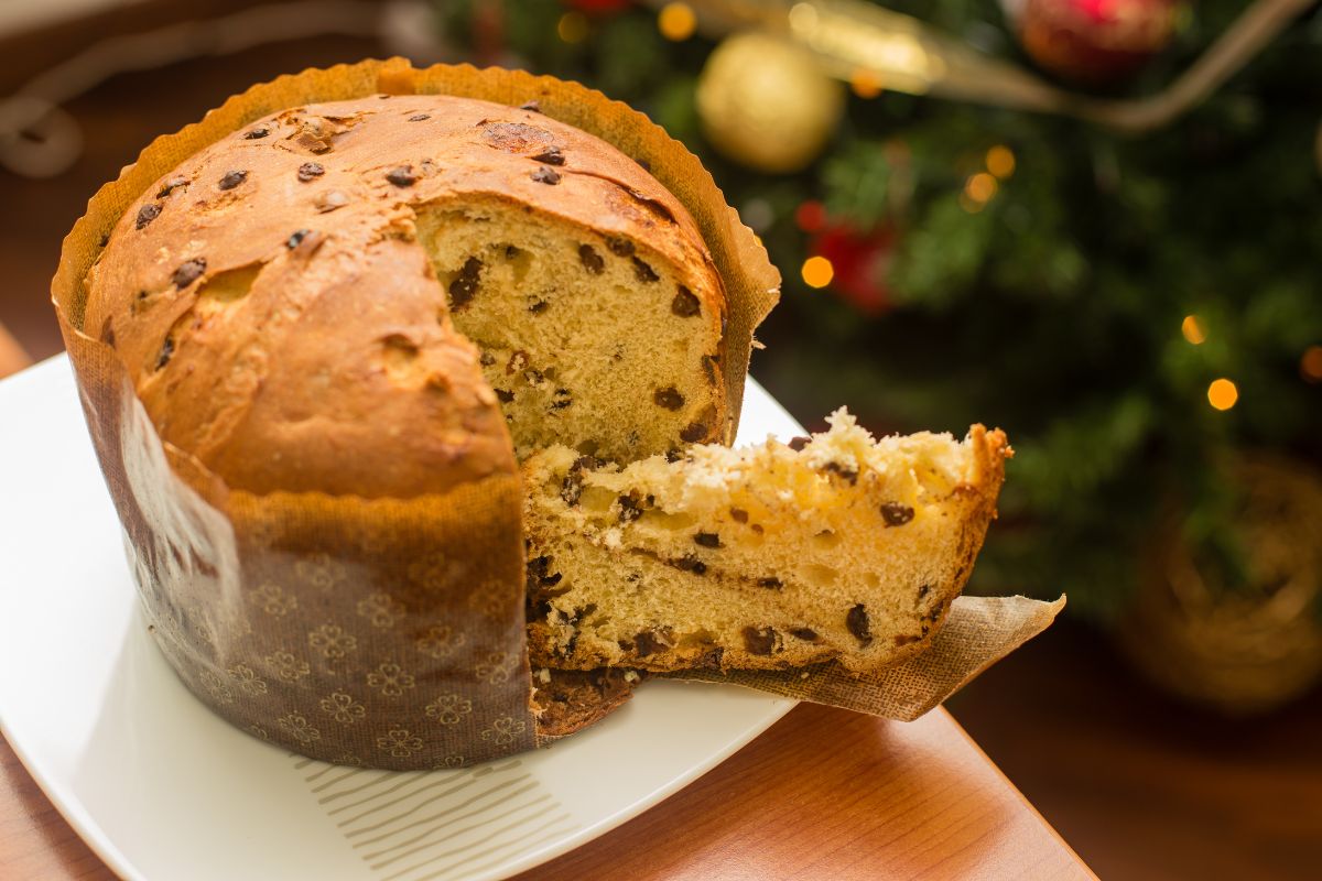 Panettone tradicional recién horneado. Foto de Pexels.