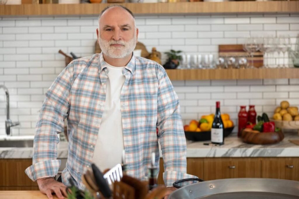 La polémica rodea al chef José Andrés por su salida como asesor de nutrición en la Casa Blanca.