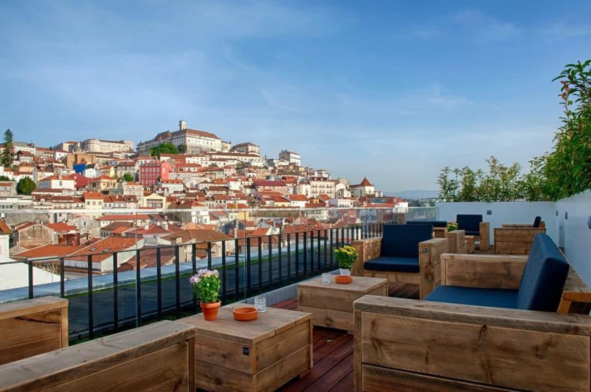 Vista de la ciudad de Coimbra desde la azotea del hotel Oslo, foto tomada de sus redes sociales