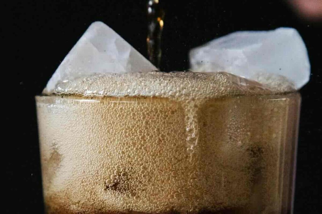 El fernet con coca es una bebida refrescante en Argentina.