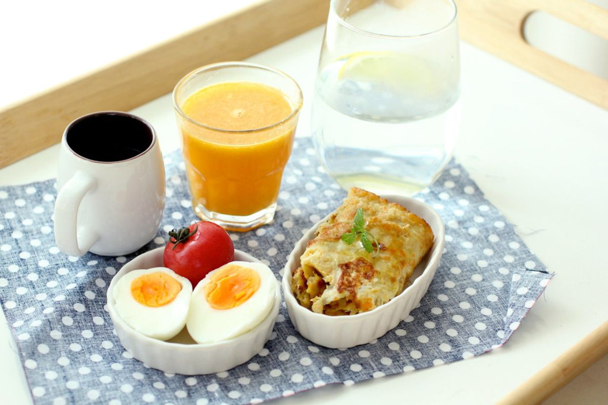 Jugo de naranja: pros y contras de beberlo en el desayuno