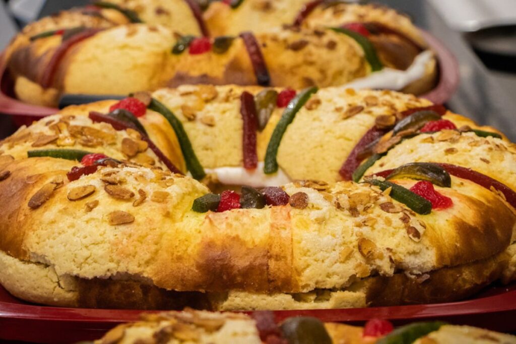 Las roscas de Reyes en la CDMX ofrecen opciones rellenas y con distintas frutas.