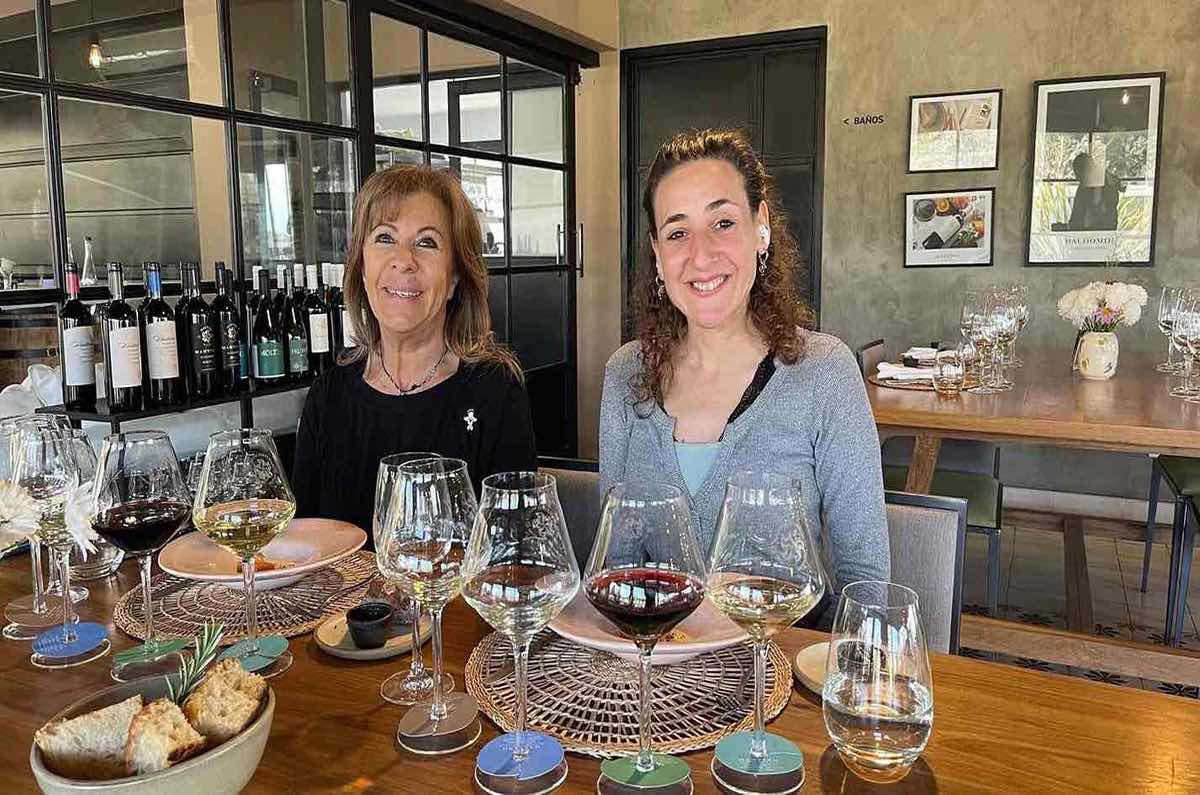 Viaja a Mendoza para probar las mejores experiencias en restaurantes con gastronomía de autor, platos elaborados con ingredientes locales y vinos premium.