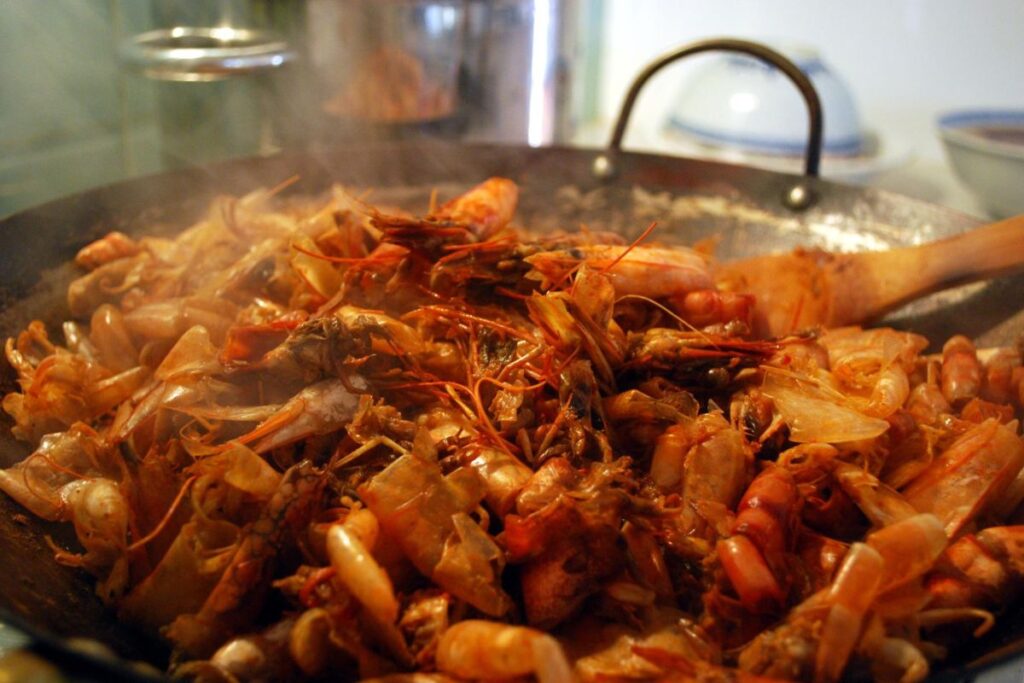 La cocina cajún se caracteriza por el uso de especias para lograr un sabor picante.