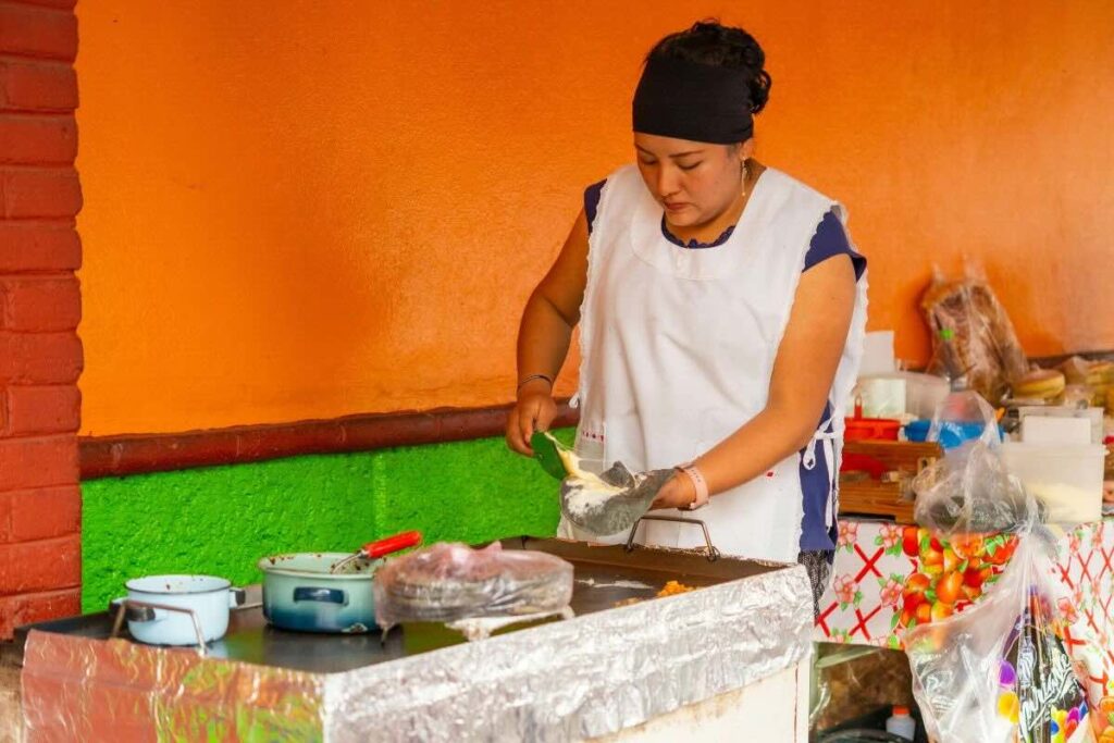 La comida corrida es una tradición histórica en México.