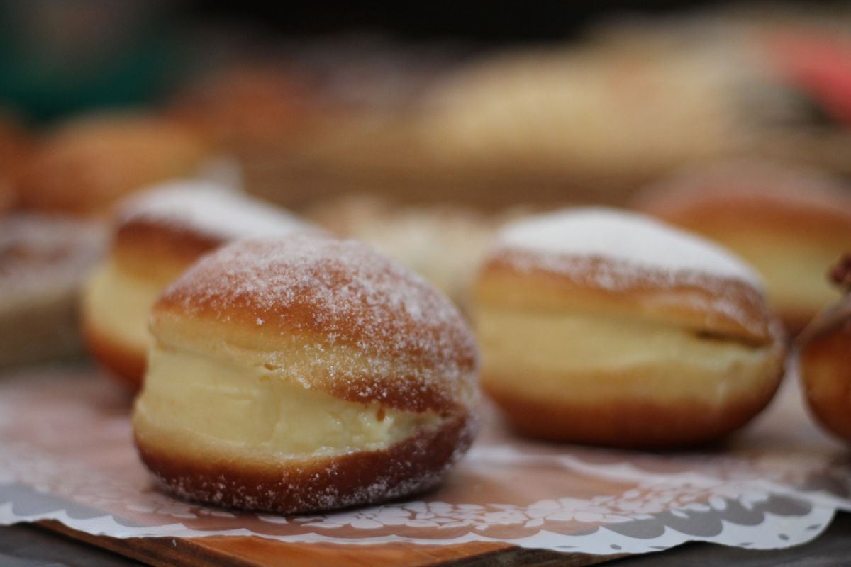 Berlinesas rellenas de crema dulce. Foto de Pexels.