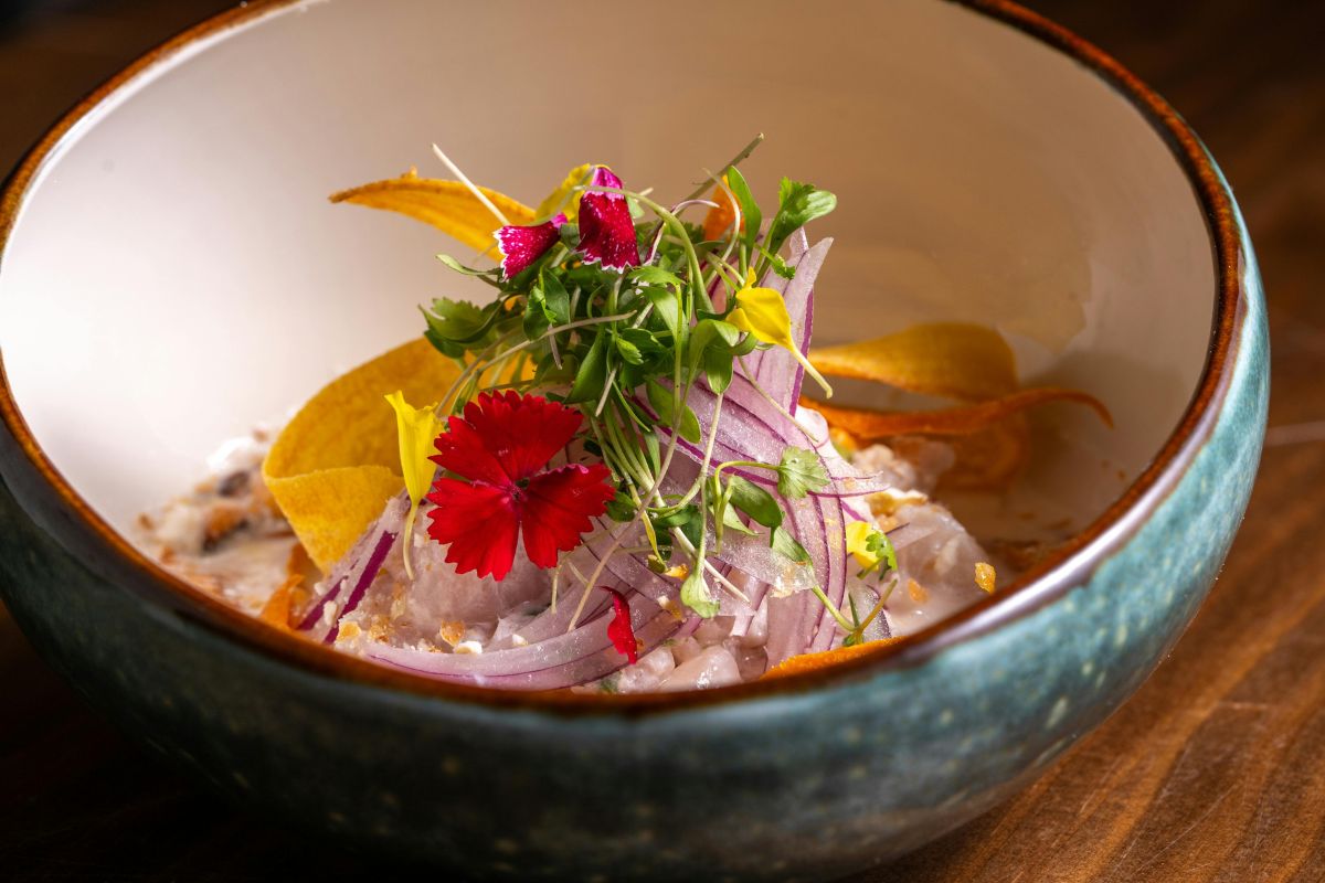 Ceviche peruano con pescado blanco. Foto de Pexels.