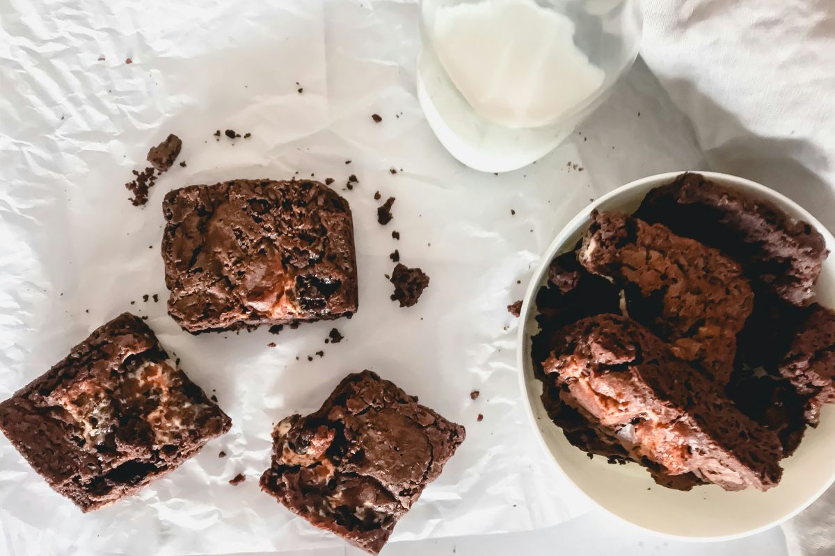 Brownie, así es el postre donde nunca sobra el chocolate