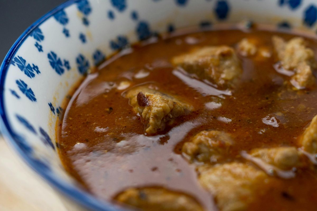 Carne de res cocinada en salsa espesa. Foto de Pexels.