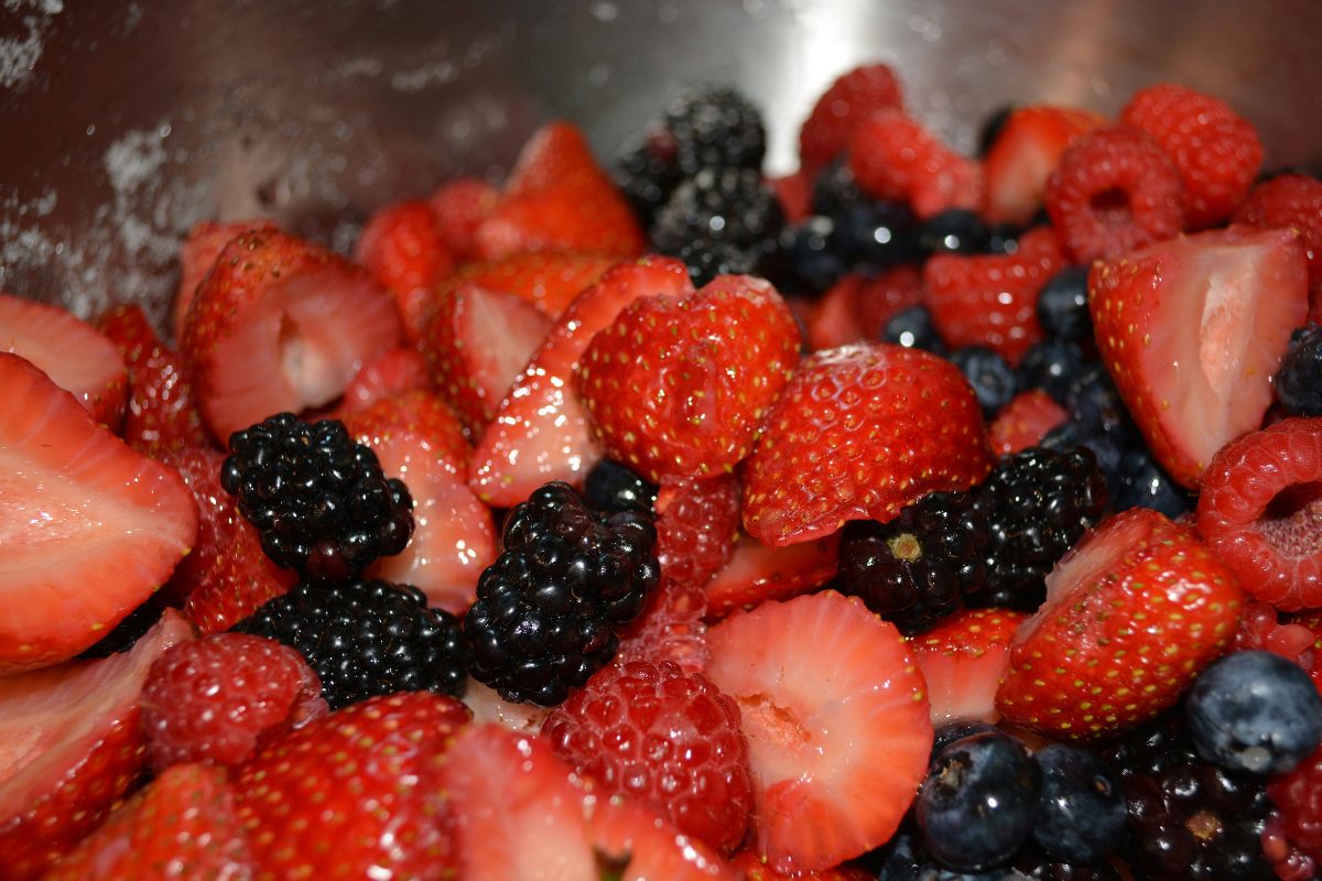 Frutos rojos listos para comer. Foto de UnSplash.