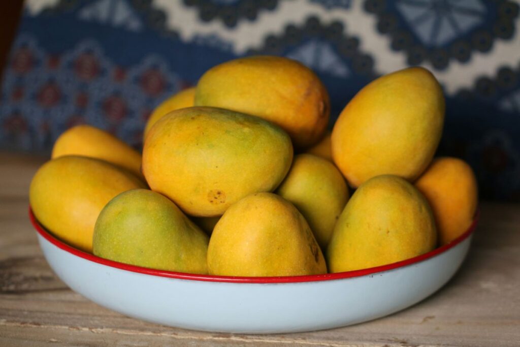 Los mangos maduros deben tener un color amarillo brillante e intenso.