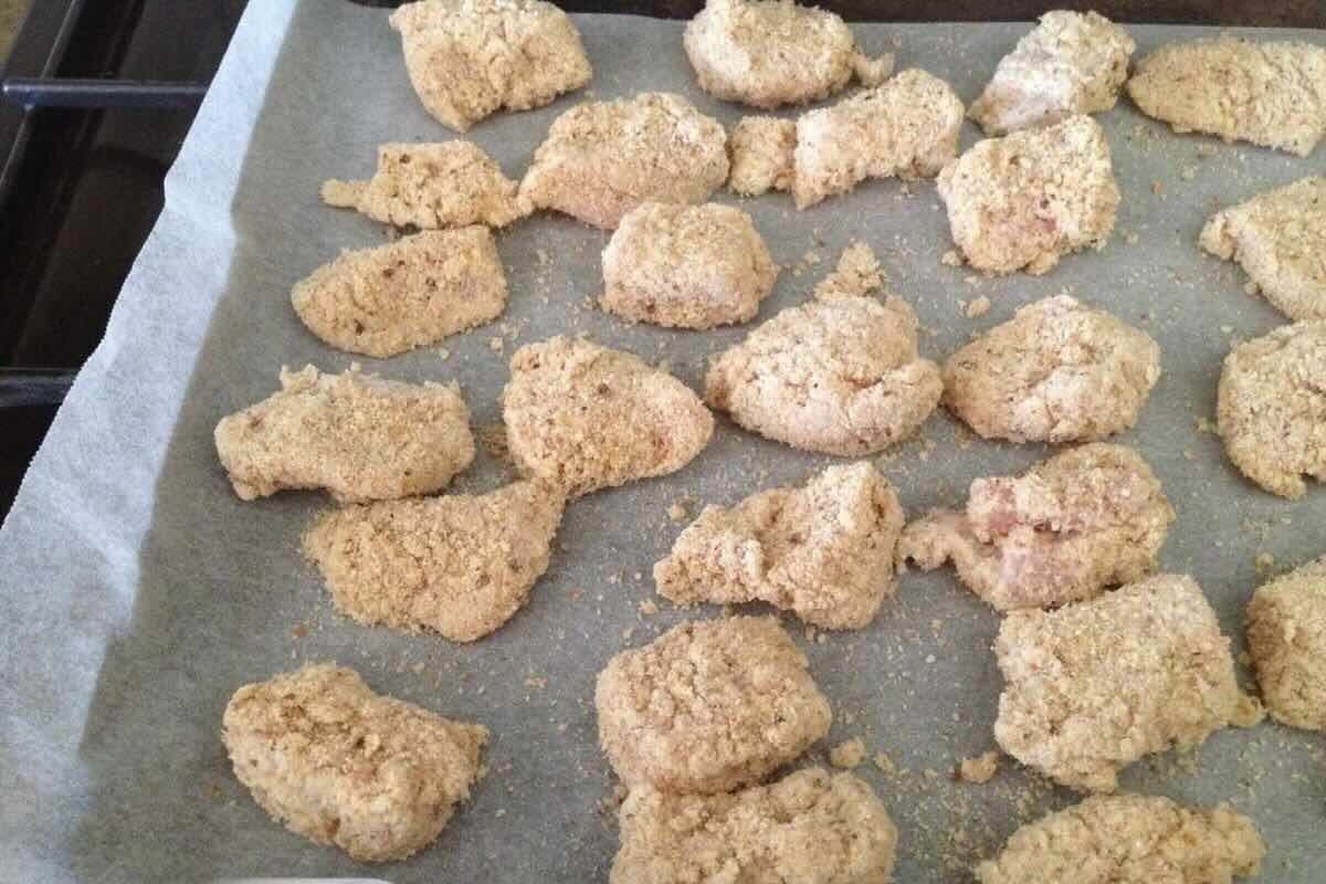 Nuggets listos para freírse u hornearse. Foto de Flickr.