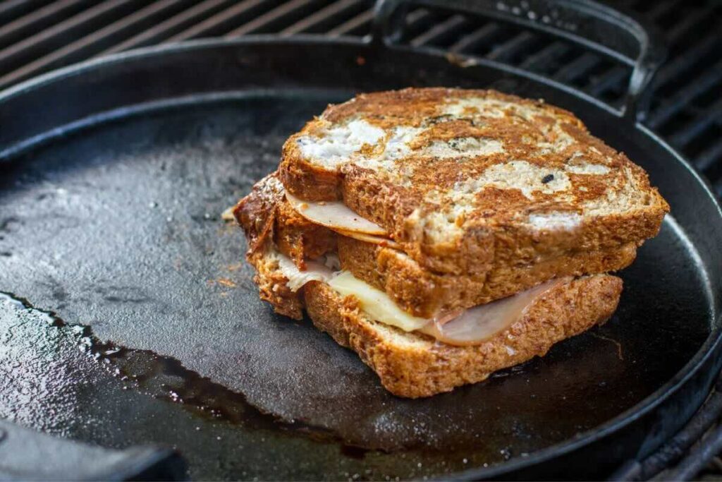 El sándwich Montecristo es la versión estadounidense del clásico francés Croque Monsieur.