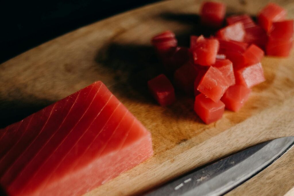 Las tostadas de atún son un platillo favorito para disfrutar de pescado fresco.