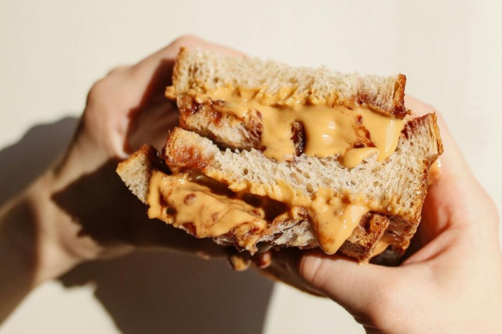 Sándwich Elvis: la bomba de calorías que enamoró a la estrella del Rock&Roll