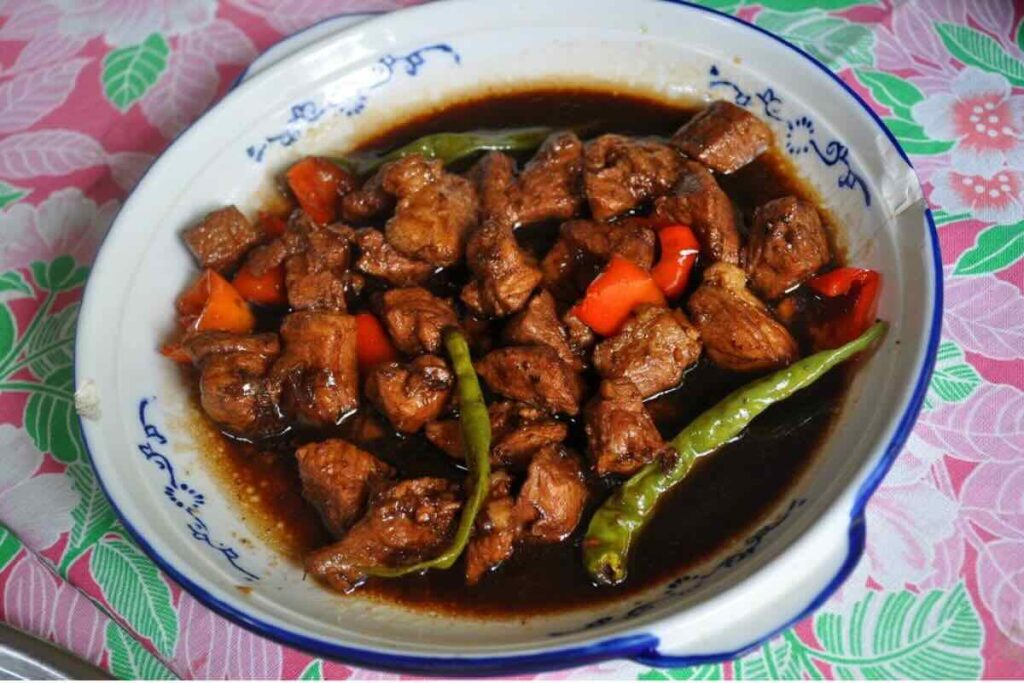 Adobar permite darle mayor profundidad de sabor a la carne.