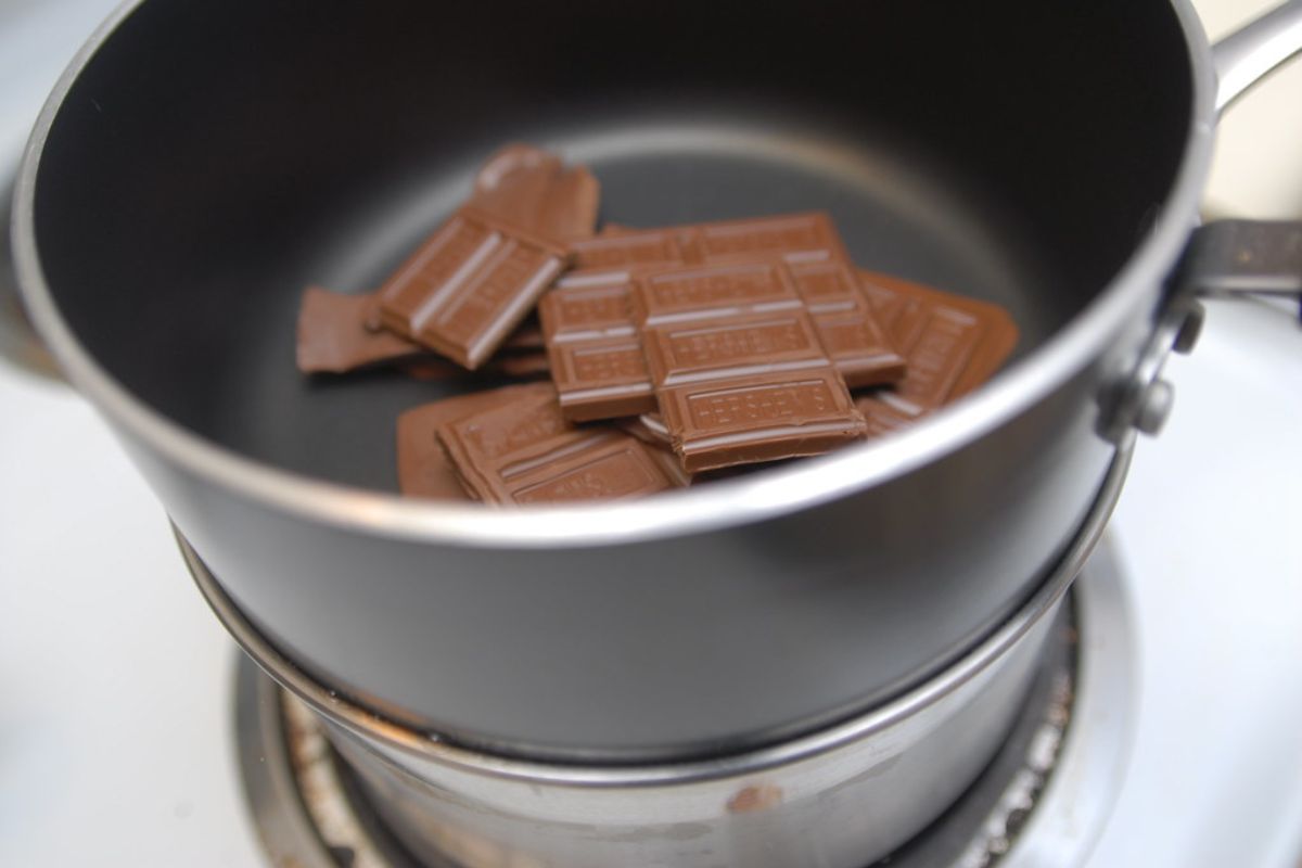 Técnica para fundir chocolate. Foto de Pexels.