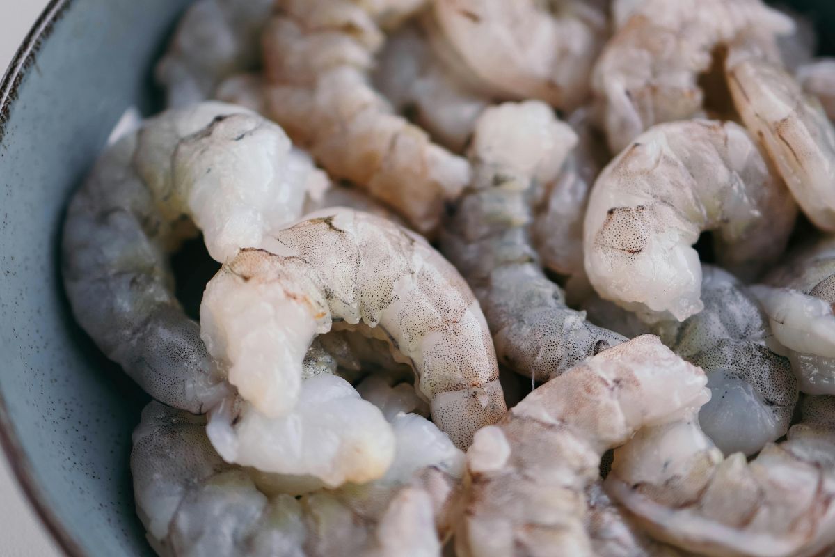 Camarones descongelados. Foto de Pexels.