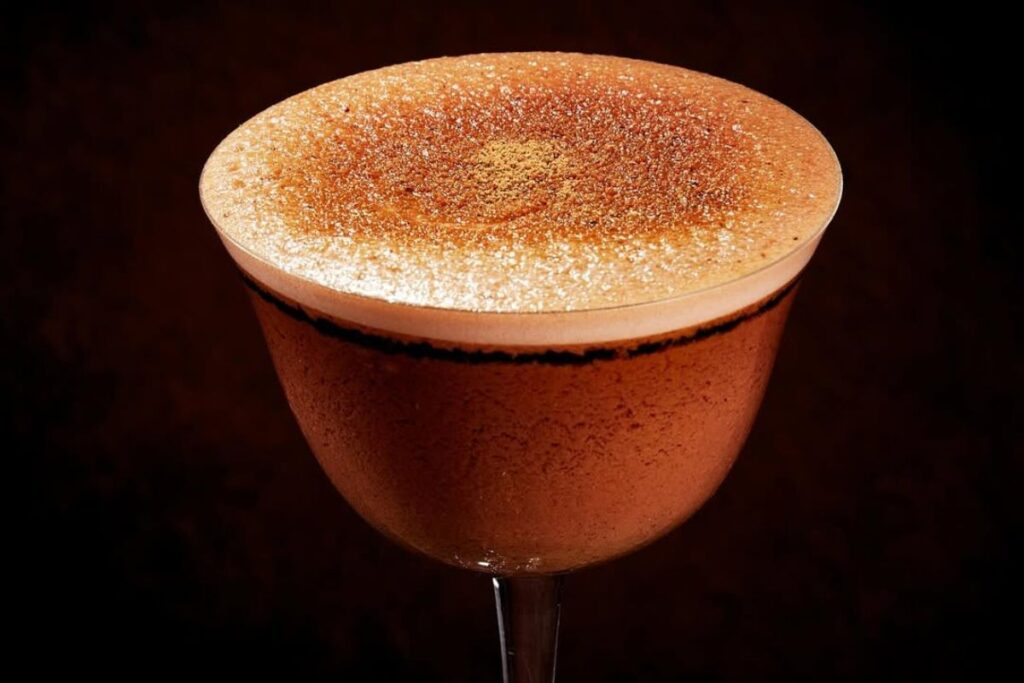 Los cocteles con mezcal están haciendo crecer la oferta de bares en CDMX.